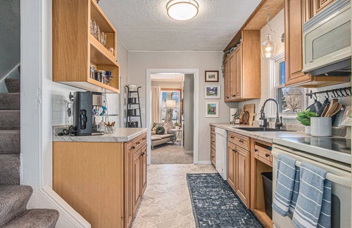 Madison Casa | Welcome DSU, Aviation Students & Madison Families! Cute, Clean & Well Stocked!