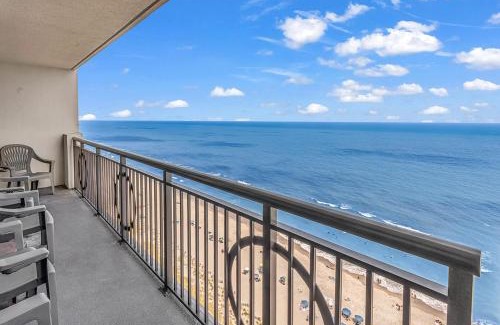 Myrtle Beach Apartamento | Welcome Fall and Winter! Indoor Hot Tub - Heated Pool - Lazy Rivers - King Bed