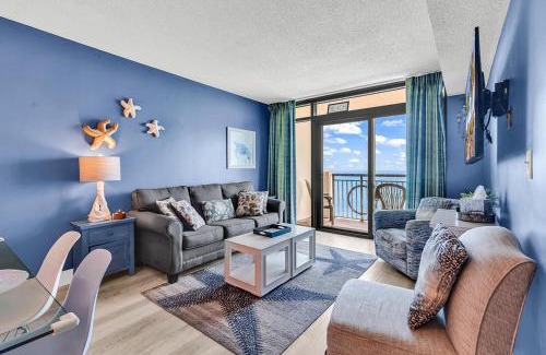 Myrtle Beach Apartamento | Welcome Fall and Winter! Indoor Hot Tub - Heated Pool - Lazy Rivers - King Bed