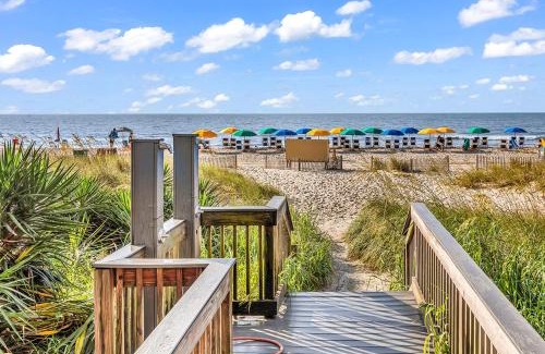 Myrtle Beach Apartamento | Welcome Fall and Winter! Indoor Hot Tub - Heated Pool - Lazy Rivers - King Bed