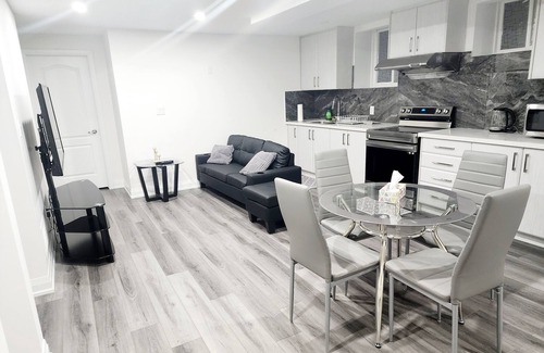Brampton Apartamento | Welcome Home- 2 BR Basment suite