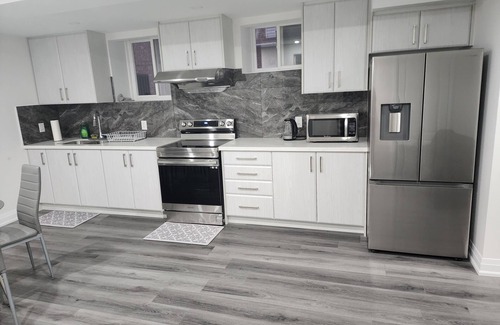 Brampton Apartamento | Welcome Home- 2 BR Basment suite