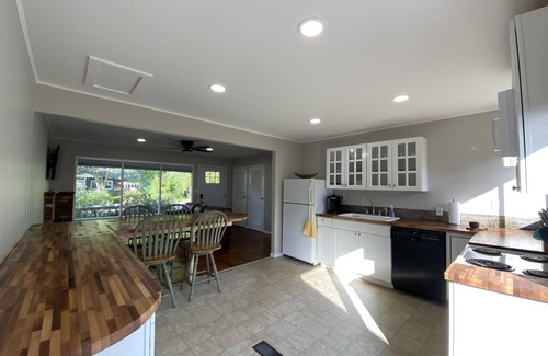 Littleton Casa | Welcome home in a welcoming town!
