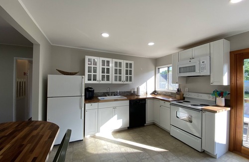 Littleton Casa | Welcome home in a welcoming town!