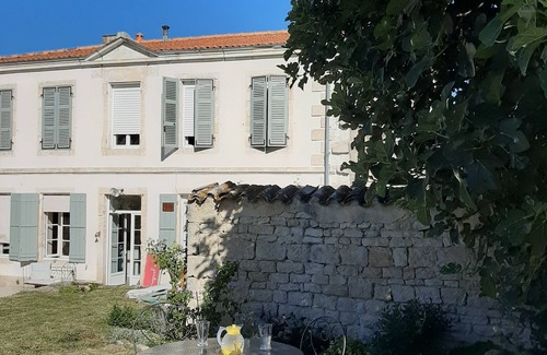 Ardillieres Casa | Figuiers, presbiterio de carácter en el campo cerca de Chatelaillon