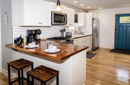 Indianapolis Casa | Welcome Race Fans! - Oversize Parking - Firepit - Mural - West Indy - Brownsburg