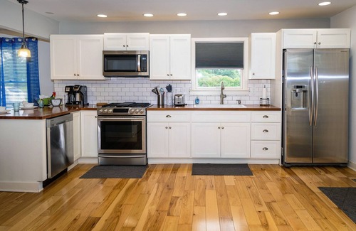 Indianapolis Casa | Welcome Race Fans! - Oversize Parking - Firepit - Mural - West Indy - Brownsburg