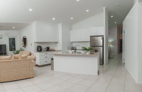 Oonoonba Casa | Welcome River View Haven, your stylish retreat in the heart of Townsville!