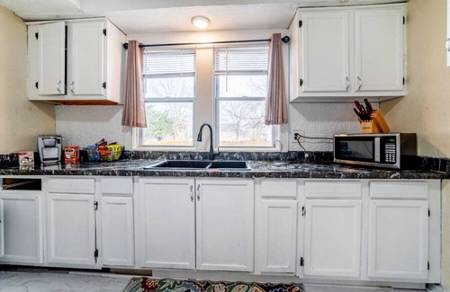 Akron Casa | Welcome to Akron: 5 Bedroom, 2 Bath