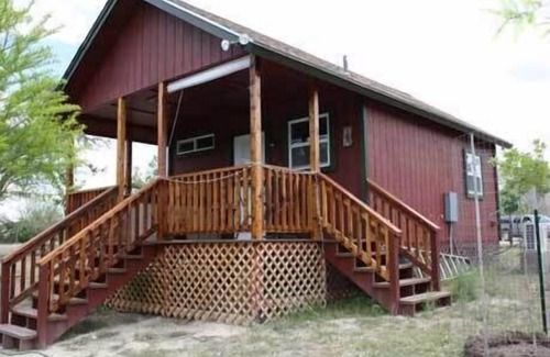 Bandera Cabina | Bienvenido a Bandera Stronghold - Red Cloud Cabin