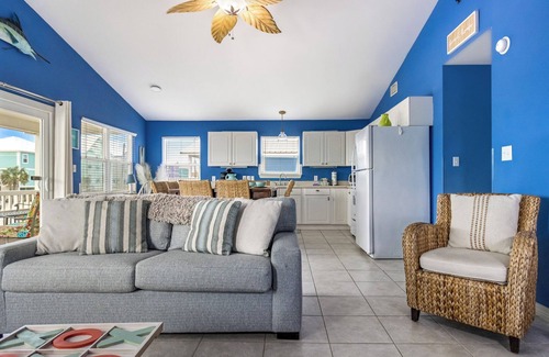 Saint Elmo Casa | Welcome to Bikini Bottom – Pet-Friendly Paradise!