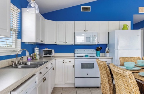 Saint Elmo Casa | Welcome to Bikini Bottom – Pet-Friendly Paradise!