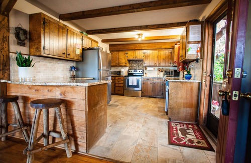 Salem Casa | Welcome to Black Bear Lodge at beautiful Lake Jocassee!