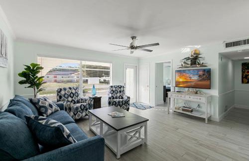 Central Naples Casa | Welcome to Bolero Oasis - In the heart if Naples - Close to Beaches and Restaurants