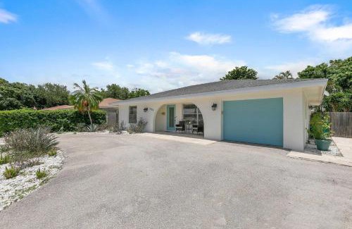 Central Naples Casa | Welcome to Bolero Oasis - In the heart if Naples - Close to Beaches and Restaurants