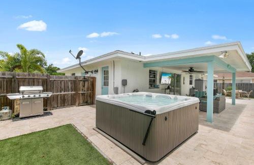 Central Naples Casa | Welcome to Bolero Oasis - In the heart if Naples - Close to Beaches and Restaurants