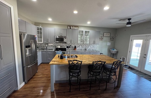 Casa Grande Casa | Welcome to Casa DeAgoro, a beautiful house to rent in a quiet neighborhood.