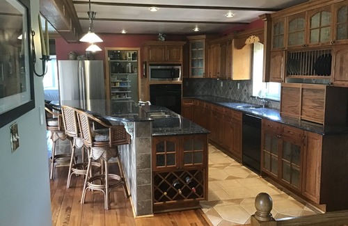 Campbellford Casa | Welcome to Casa Getaway. Adults only 35+. Secluded country retreat.