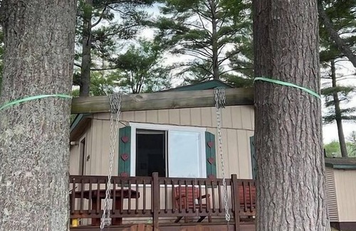 Gaylord Cabina | Welcome to Cottage 6 at Heart Lake Resort!