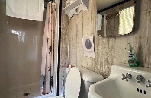 Gaylord Cabina | Welcome to Cottage 7 at Heart Lake Resort!