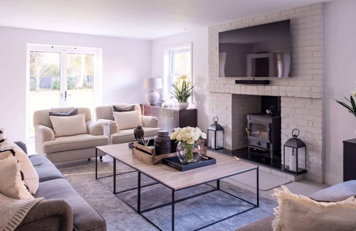 New Forest District Cabaña | Welcome to country living at its very finest.