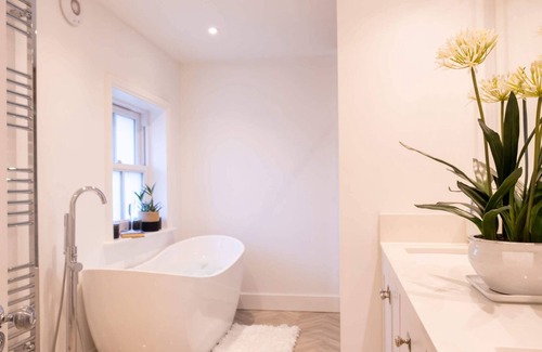 New Forest District Cabaña | Welcome to country living at its very finest.