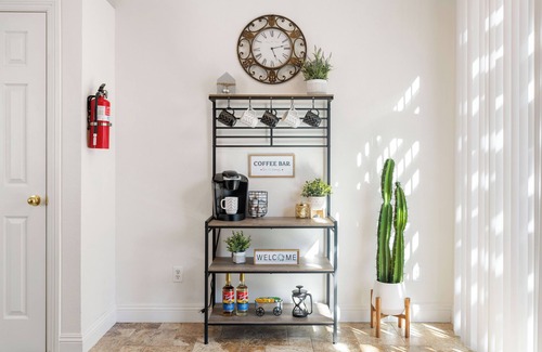 Citrus Heights Casa | Welcome to cozy fully stocked home with TV in every room! Near downtown, airport