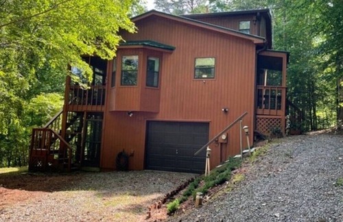 Blairsville Cabina | Welcome to Deer Ridge! Dog Friendly, 2 Bedroom and 2 Bath - sleeps 6.