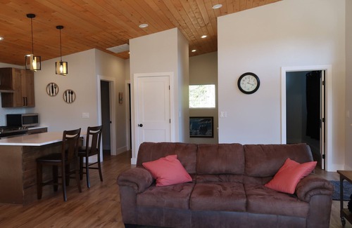 Hayden View Estates Casa | Welcome to Doe Run! 3-bedroom 2-bathroom lake house.