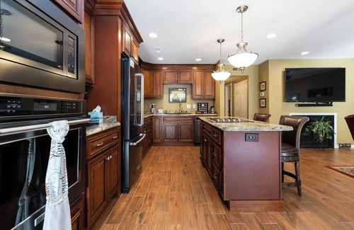 Bronston Condominio | Welcome to Double Eagle on Seven- Lake Cumberlands Elegant Golf Side Retreat