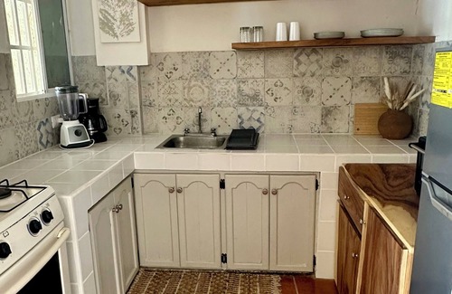 Central Apartamento | Welcome to El Nido! A perfect 2 BR Apartment steps to the beach!