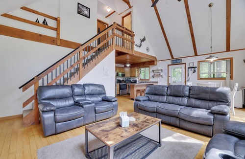 Hamlin Chalet De Esquí | Welcome to Family ties, steps from the main beach and pool in the Hideout!