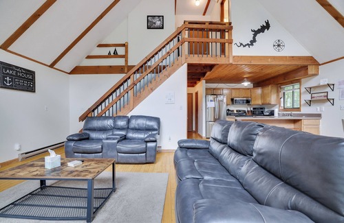 Hamlin Chalet De Esquí | Welcome to Family ties, steps from the main beach and pool in the Hideout!