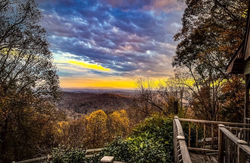Tigerville Otro | Welcome to Glassy Mountain Farmhouse in North Travelers Rest. Be our guest!