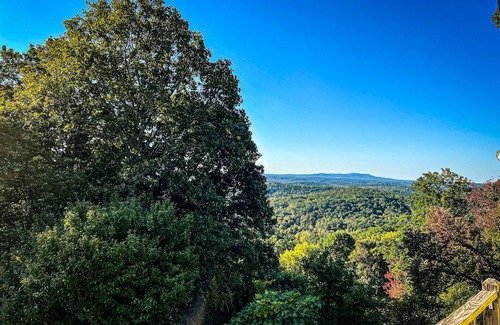 Tigerville Otro | Welcome to Glassy Mountain Farmhouse in North Travelers Rest. Be our guest!