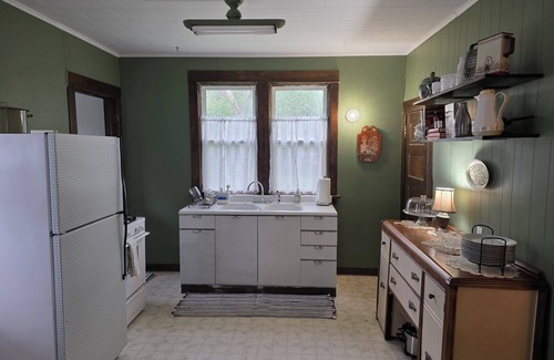 Austin Otro | Welcome to Grandma's Cottage!