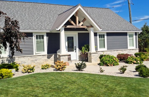 Wheatley Cabaña | Welcome to “Hickory Lakehouse” on the shores of Lake Erie. 5 star on Airbnb