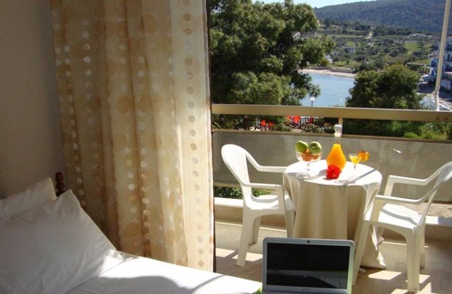 Agia Marina Cama Y Desayuno | Bienvenido al Hotel Rachel