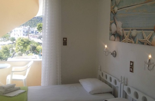 Agia Marina Cama Y Desayuno | Bienvenido al Hotel Rachel