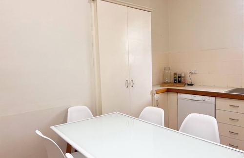 Wagga Wagga Apartamento | Welcome to Illyari: Your Charming Red Brick Retreat in Wagga's CBD!