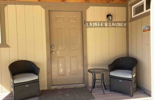 Glendale Cabaña | Welcome to Lainees Lounge