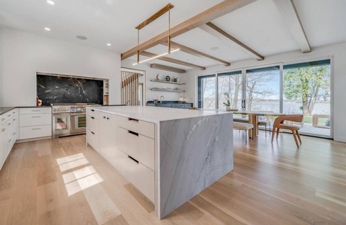 Excelsior Cabina | Welcome to LakeHus - Luxury Urban Lake Home on coveted Lake Minnewashta
