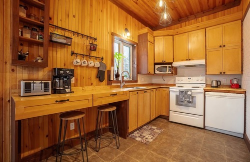 Saint-Faustin-Lac-Carre Chalet De Esquí | Welcome to Le Vert, our chalet on the edge of the Royal Laurentien Golf Course.