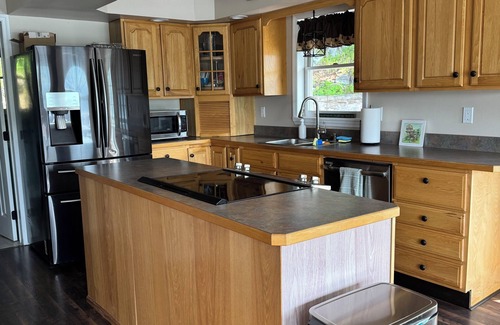Hadley Casa | Welcome to Ledgerock, A 3-bedroom Lake Front house on The Great Sacandaga Lake.