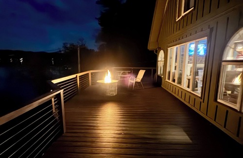 Hadley Casa | Welcome to Ledgerock, A 3-bedroom Lake Front house on The Great Sacandaga Lake.