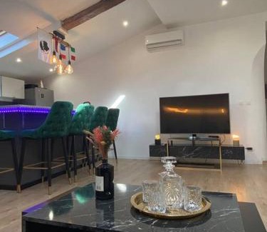 Jean-Medecin Apartamento | Welcome to Matteo's Bar - Place Massena 5min beach