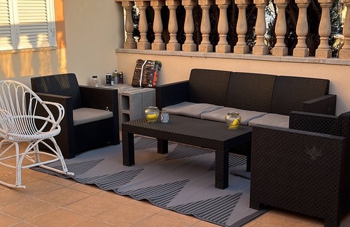 Badia Gran Cama Y Desayuno | "Welcome to Mikytom's Casita, your ideal vacation retreat.
