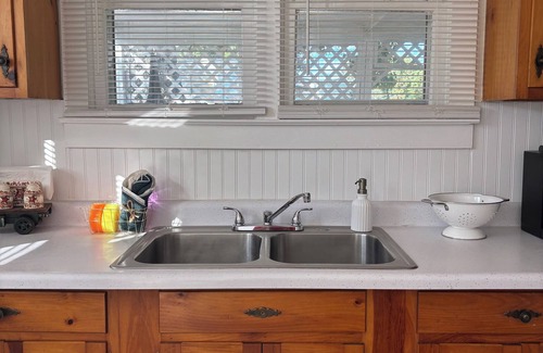 Lynn Garden Casa | Welcome to Mini Meadows, a cozy two bedroom home in the country