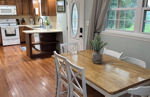 Pinnacle Otro | Welcome to Mountain View Farmhouse, your cozy retreat in Pinnacle, NC.