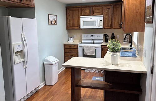 Pinnacle Otro | Welcome to Mountain View Farmhouse, your cozy retreat in Pinnacle, NC.